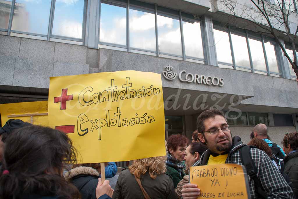 Manifestación frente a la sede de Correos de Madrid